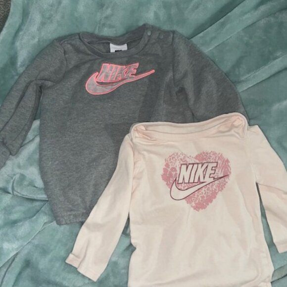 2 Nike Toddler Girl Tops, size: 18 Months - Picture 1 of 2